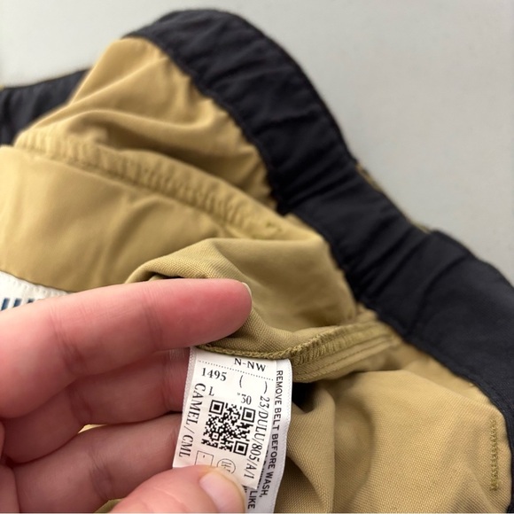 Duluth Trading Co ** Men's Dry on the Fly Cargo Pants Neutral Camel Relaxed Lx30 - Picture 9 of 12